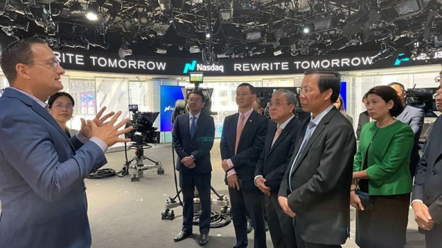 HCM City leader visits NASDAQ Stock Market in New York